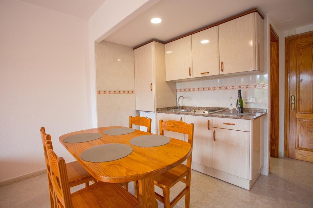 Apartamentos Zodiac Сан-Антонио-Абад Экстерьер фото