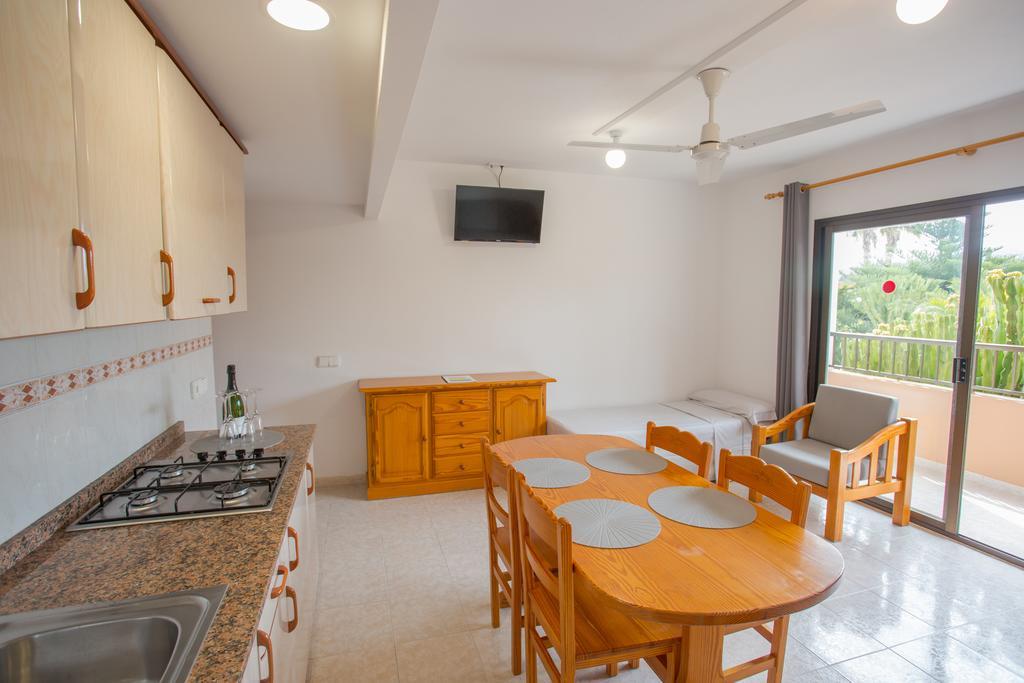 Apartamentos Zodiac Сан-Антонио-Абад Экстерьер фото